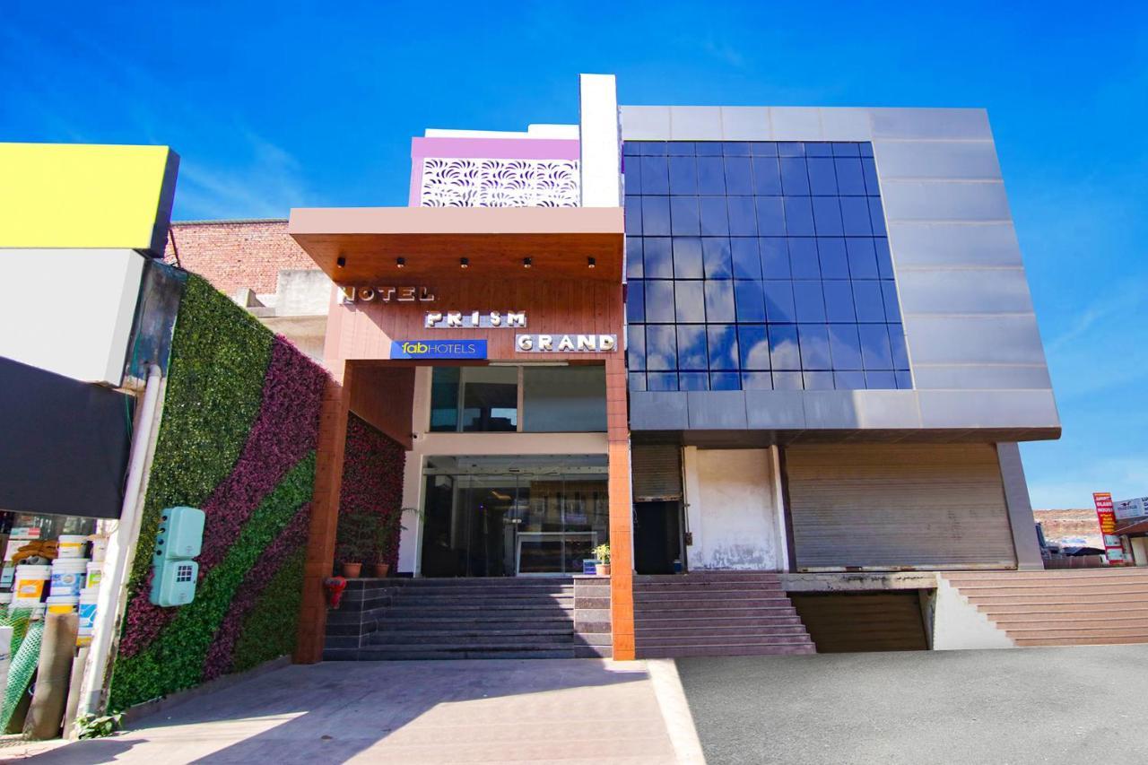 Fabhotel Prism Grand Zirakpur Bagian luar foto