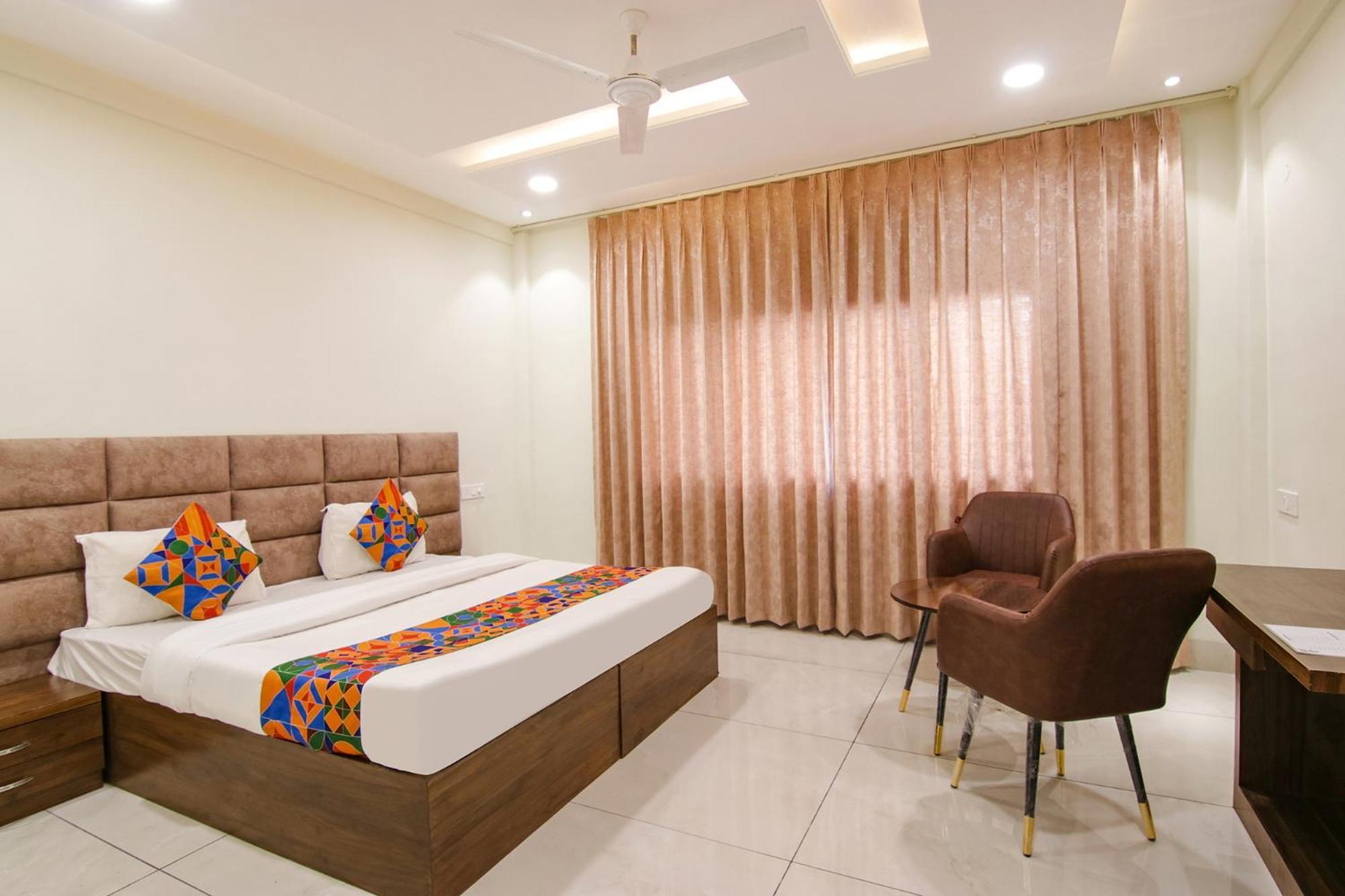 Fabhotel Prism Grand Zirakpur Bagian luar foto