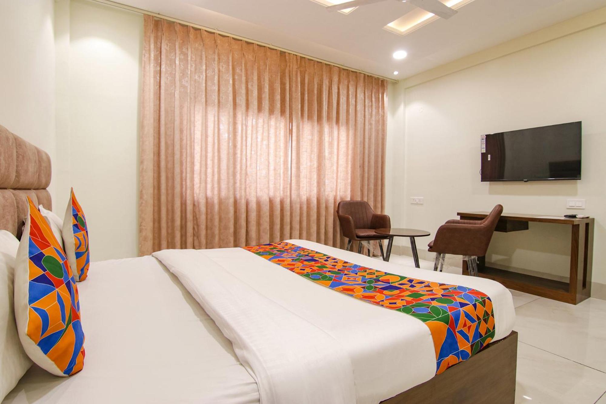Fabhotel Prism Grand Zirakpur Bagian luar foto