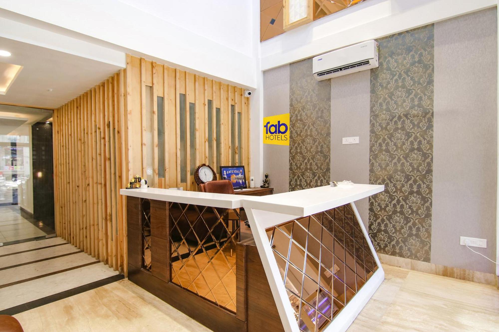 Fabhotel Prism Grand Zirakpur Bagian luar foto