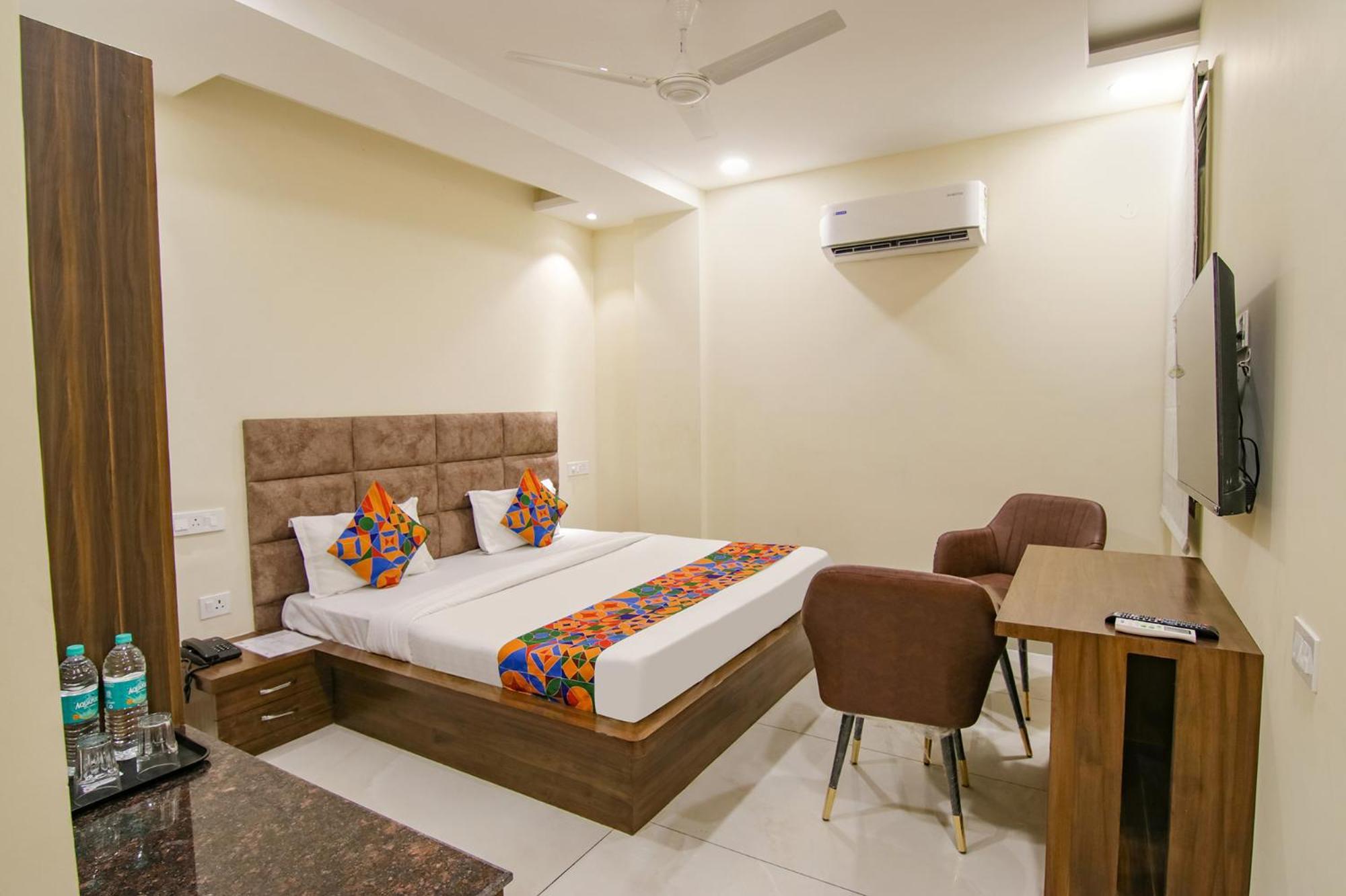 Fabhotel Prism Grand Zirakpur Bagian luar foto