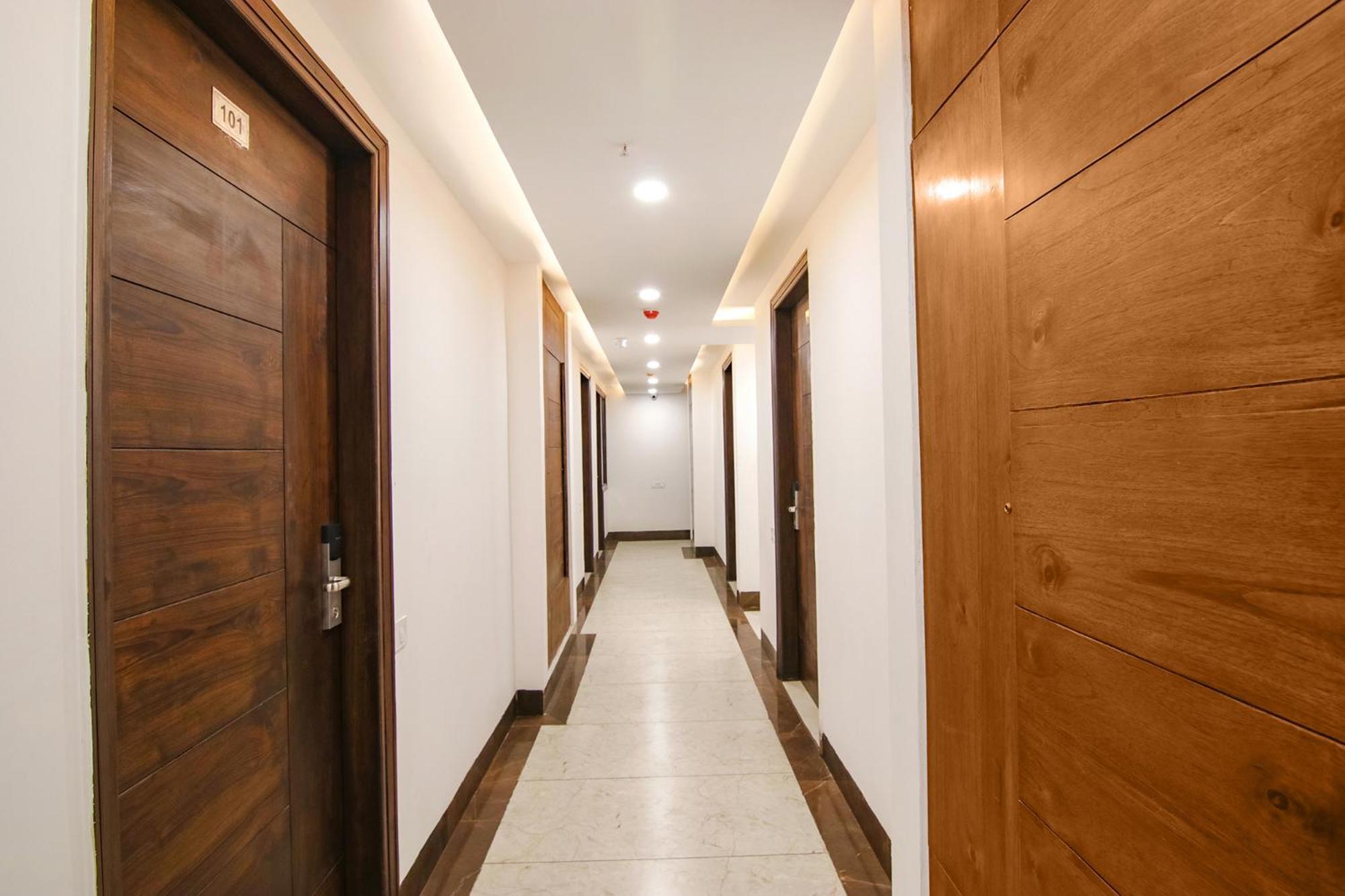 Fabhotel Prism Grand Zirakpur Bagian luar foto