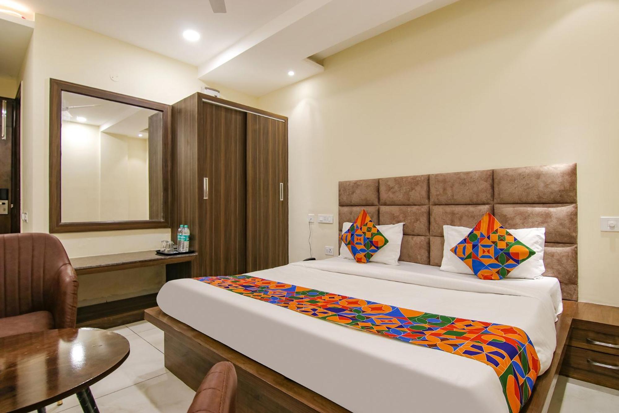 Fabhotel Prism Grand Zirakpur Bagian luar foto