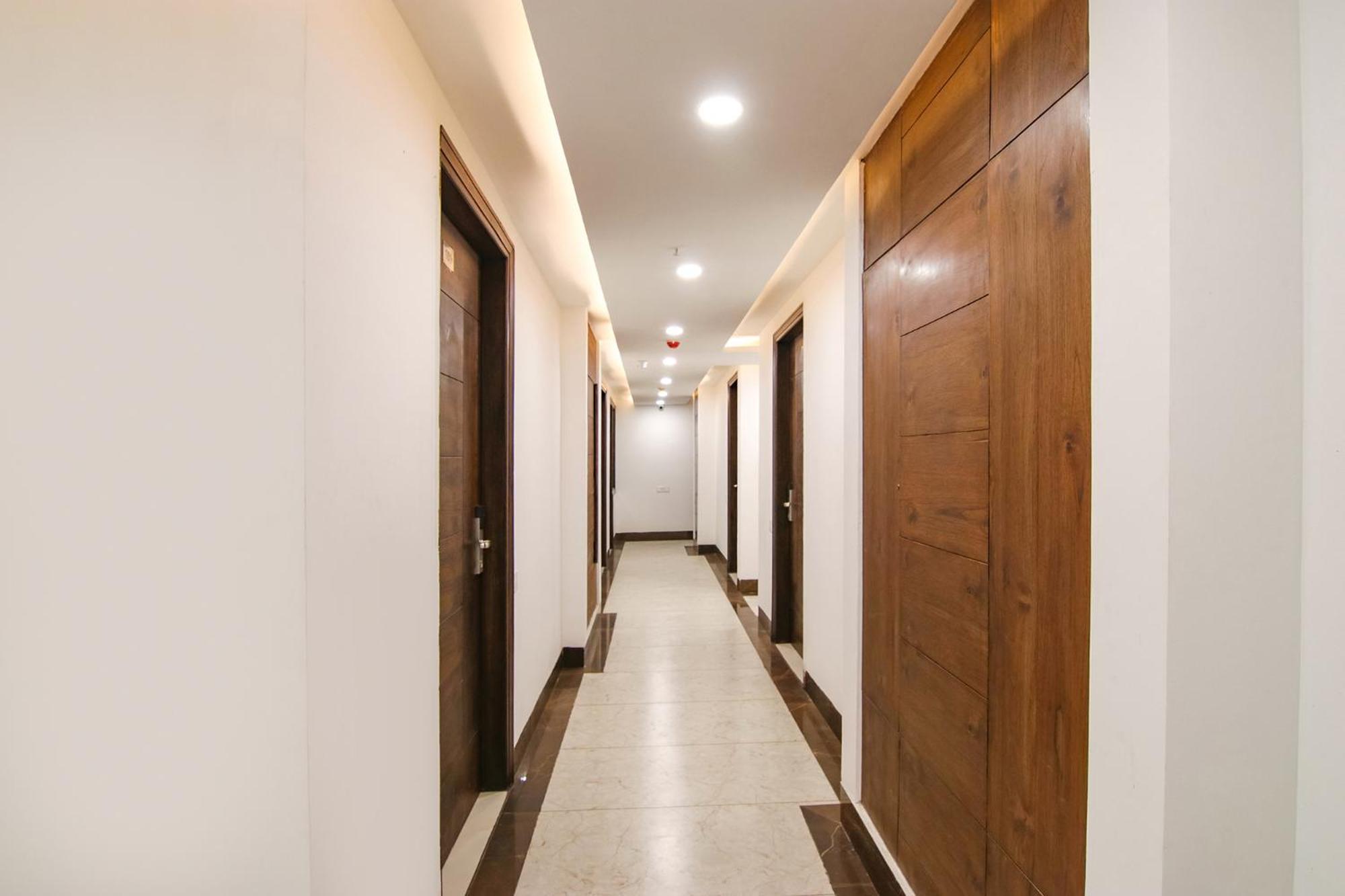 Fabhotel Prism Grand Zirakpur Bagian luar foto