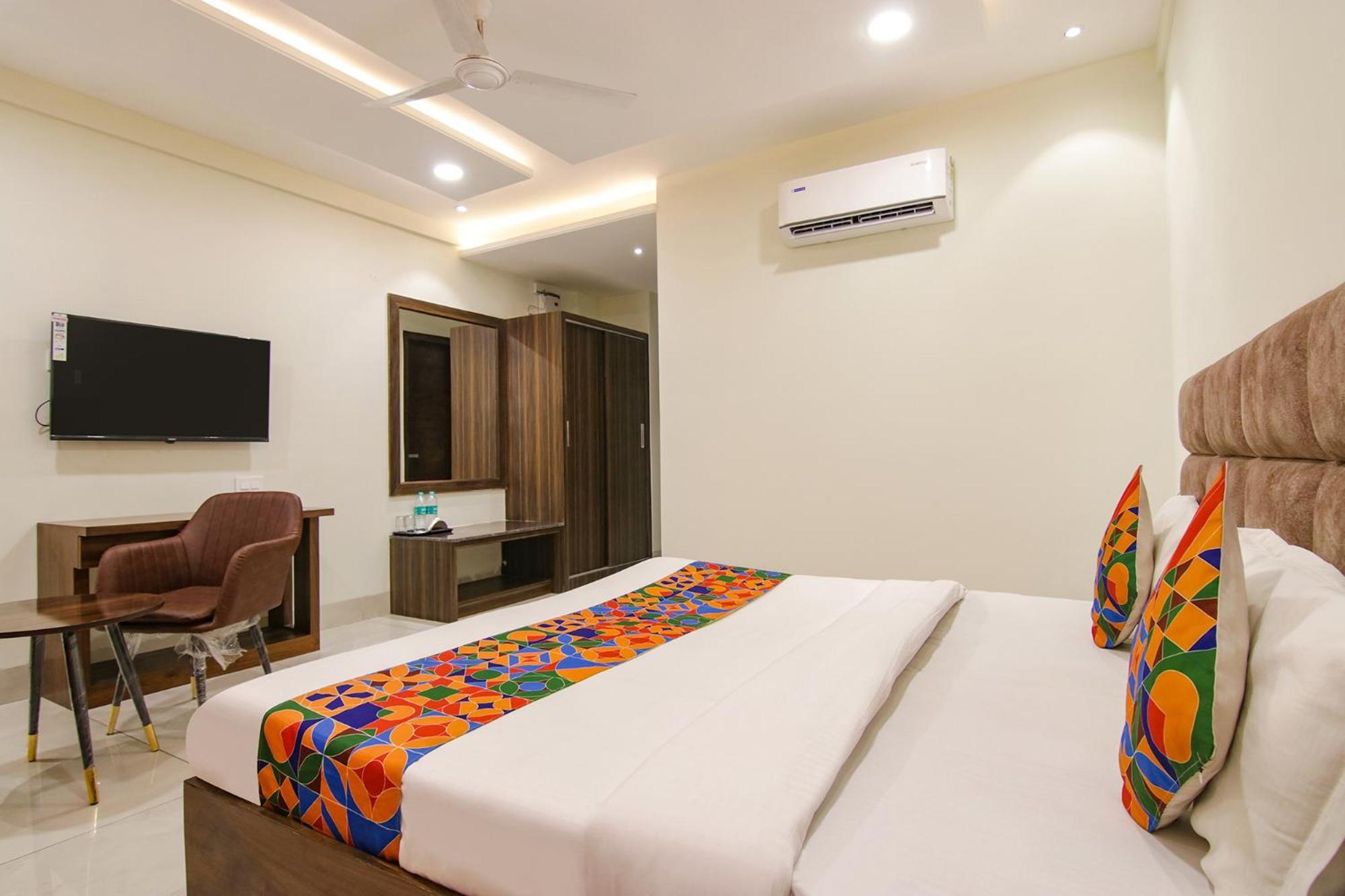 Fabhotel Prism Grand Zirakpur Bagian luar foto