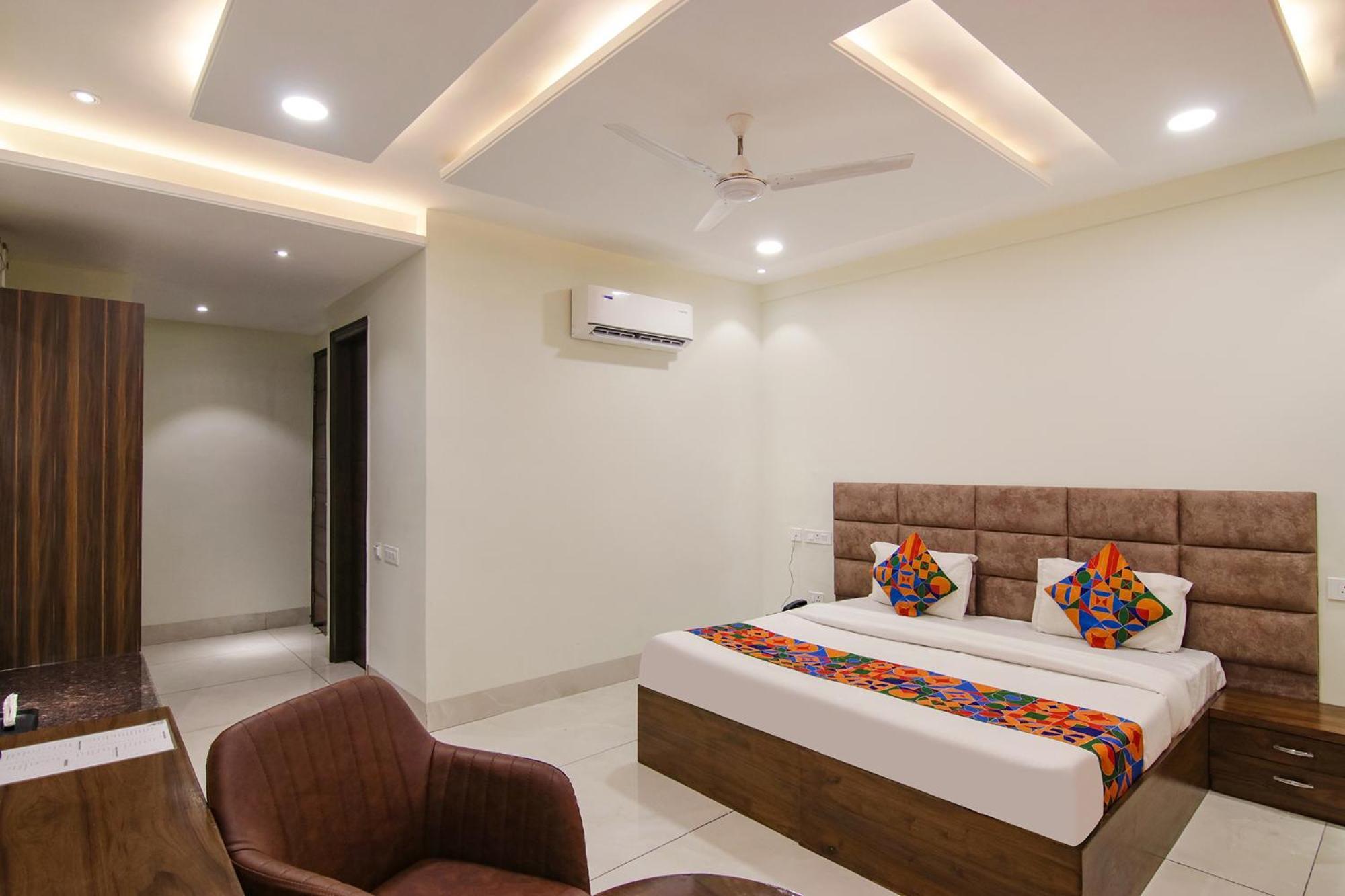 Fabhotel Prism Grand Zirakpur Bagian luar foto